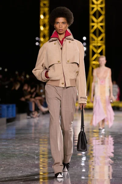 Look 19